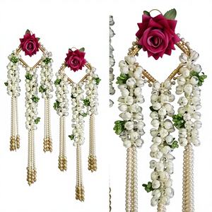 Décoration murale florale traditionnelle indienne faite à la main, Mogra Rose Perle, 21 pouces, multifonctionnelle, durable, décoration d'intérieur pour Diwali - Product Image 1