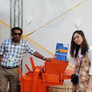 Nhà Máy Ít Gạch Máy Móc Trong Giá Thấp Của Nhãn Hiệu Bê Tông Lát Gạch Khối Làm Cho Máy QMR2-40 - Product Image 1