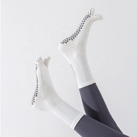 Chaussettes de yoga à cinq doigts pour femmes, antidérapantes, pour Pilates, amincissantes, en coton, avec logo sur le revers