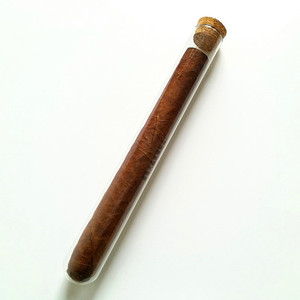 Tubo de vidrio para cigarros Tianjing de 24x200 mm con sello de corcho y base redonda para almacenamiento de cigarros - Product Image 1