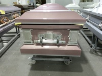 Cercueil en métal Cercueil en acier de calibre 18 Finition rose Velours rose Intérieur Fournitures funéraires de qualité supérieure