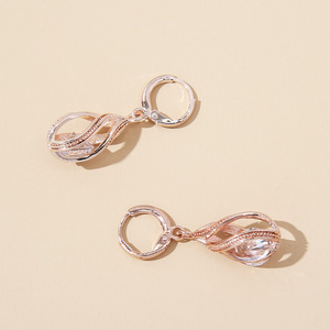 Pendientes de Botón Clásicos de Alta Gama en Aleación, Chapados en Oro de 10K, Unisex, Nuevo Estilo, Regalo para Novia, Accesorios para Orejas, Marca Mairi - Product Image 3