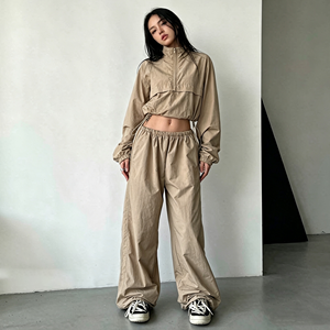 Ensemble deux pièces de haute qualité pour femmes : veste demi-zip et pantalon large – Tenue de sport décontractée pour femmes - Product Image 2