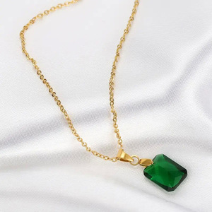 Collana con Ciondolo Rettangolare in Stile Francese Vintage Classico per Donne, Catena Minimalista con Motivi Geometrici - Product Image 3