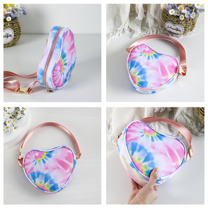 Riñonera de nailon rosa con forma de corazón elegante y personalizada para mujer, ideal para correr - Product Image 6