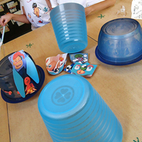 Ensembles de vaisselle en plastique coloré pour les jardins d'enfants comprenant des tasses de boisson tasses de jus bols de riz petits bols assiettes