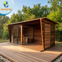 Sauna extérieur sur mesure de grande taille en bois massif de cèdre rouge avec pierres de sauna, sauna traditionnel pour villa et jardin