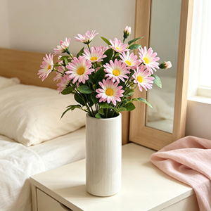 Vente en gros de petites tiges de marguerites artificielles multicolores en vrac pour la décoration saisonnière de mariages, de vases, de fermes, de cottages, de jardins et de maisons - Product Image 1