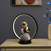 Cool Hip Hoop Espace Homme Statue Nuit Lampe Maison Chambre Table Décor Veilleuse Pour Cadeau D'anniversaire Astronaute Résine Figurine