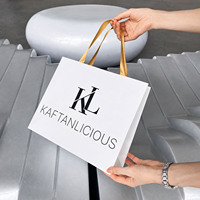 Sac cadeau en papier blanc personnalisé avec poignée en ruban de satin doré, sac de shopping de luxe pour les vêtements, emballage de marque pour les vêtements