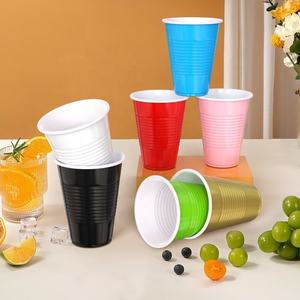 맞춤형 색상 레드 9 온스 졸업을위한 차가운 음료를위한 일회용 플라스틱 파티 컵 디 왈리 새해 50 포장 하나의 인쇄 된 가방 - Product Image 1