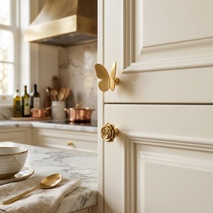 2026 Creativas Manijas de Gabinete de Latón Sólido con Forma de Libélula, Tiradores de <span class=keywords><strong>Puerta</strong></span> de Muebles con Diseño Único de Animales, Lujo Nórdico <span class=keywords><strong>Dorado</strong></span> OEM - Product Image 4