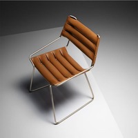 Chaise simple en bois massif avec tabouret de siège de forme spéciale Chaise de salon design pour la maison Villa Hôtel Meubles de salle de repos