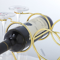 Range-bouteilles triangulaire rouge sur pied, double niveau, en métal, portable, pour verres à vin et bouteilles, pour usage domestique