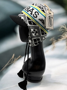 Gorro de Punto con Visera y Orejeras LANDBAS, Diseño Jacquard, 56-58cm, 100% Acrílico, Regalo de Navidad, Proveedor de Taiwán - Product Image 2