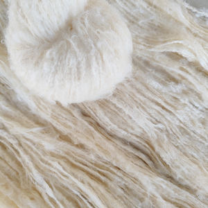 Lotus Yarns Fluffy Pure Tussah <span class=keywords><strong>Soie</strong></span> Brossé 240m/100g Aran Poids Naturel <span class=keywords><strong>Blanc</strong></span> Non Teint Fil À Tricoter <span class=keywords><strong>De</strong></span> Haute Qualité Pour La Teinture À La Main - Product Image 3