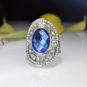 Anello retrò con pietra blu incisa, gioiello da donna per uso quotidiano dal design personalizzato - Product Image 4