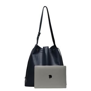 Sacs à bandoulière en cuir PU durables pour femmes à faible MOQ, avec deux sangles et fermeture à bouton – Conception imperméable personnalisable, fabricants chinois - Product Image 6