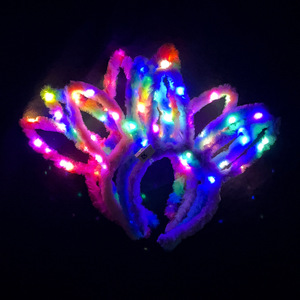 Serre-tête lumineux en peluche avec oreilles de lapin et lumières LED pour fête, jouet pour enfants, coiffe décorative à plumes - Product Image 1