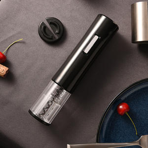 Ouvre-vin électrique automatique en acier inoxydable, fonctionne sur piles, pour usage domestique, corps rond en plastique noir KB1 601801 - Product Image 1