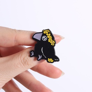 Leuke zwarte kraai emaille pin bloemenkrans raaf broche revers badge mode-sieraden cadeau voor vrienden - Product Image 4
