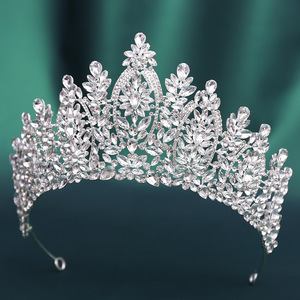 Couronne <span class=keywords><strong>de</strong></span> mariée <span class=keywords><strong>de</strong></span> style baroque européen et américain en gros, <span class=keywords><strong>diadème</strong></span> <span class=keywords><strong>de</strong></span> <span class=keywords><strong>mariage</strong></span> en alliage avec éléments floraux, bandeau pour cheveux - Product Image 3