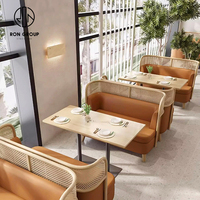 Ensemble de sièges modernes carrés en bois et cuir PU pour restaurant commercial, café, fast-food, avec canapé, banc, table et chaises