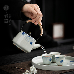 Tetera creativa con diseño de peonías pintadas bajo el esmalte, estilo retro, para uso doméstico, con filtro para preparar té. - Product Image 3