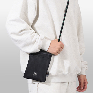 Sac bandoulière en nylon tendance pour homme et femme, style niche pour les trajets quotidiens, sac à bandoulière pour carte d'identité et téléphone - Product Image 1
