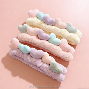 כובע רחצה מבד קורל פליז אדום קטן וחמוד לנשים, מונע החלקה ומתייבש במהירות, לשימוש בספא - Product Image 5