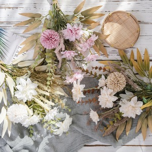 Bouquet de fleurs artificielles Serya Xiaolihua, rose et blanc, en tissu tissé plastique, décoration de mariage et de maison CF01236A - Product Image 2