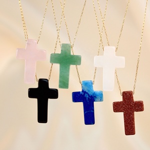 2024 <span class=keywords><strong>pas</strong></span> <span class=keywords><strong>cher</strong></span> Boho étanche Nature pierres croix pendentif colliers à la mode pierres précieuses Jade pendentifs à la main Nature pierres colliers - Product Image 2
