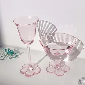 赤ワイングラスニッチグラスゴブレットクリスタルピンクガールフラワーカップ古代外国ワイングラスクリエイティブアイスクリームボウル