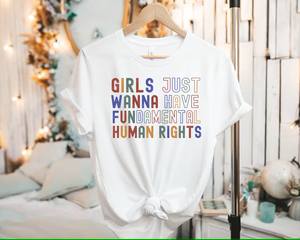 T-shirt pour femmes, col rond, décontracté, 100% coton jersey, manches courtes, motif « Girls Just Wanna Have Fundamental Human Rights », féminisme - Product Image 2