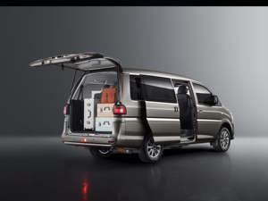 Nuevo Dongfeng MPV Lingzhi M5, Minivan Espaciosa con Motor de Gasolina 1.6L / 2.0L, 7 Asientos, Ideal para Familias - Product Image 3