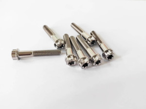 Memproduksi Baut <span class=keywords><strong>Titanium</strong></span> M4 M5 M6 M8 <span class=keywords><strong>GR5</strong></span> (6AL/4V) yang Dikustomisasi dengan Penggerak Torx - Product Image 1