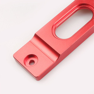 Abrazadera de Batería Black Works Racing BT-1002 166mm x 47mm Roja de Aluminio, Pieza Modificada para Uso General - Product Image 2