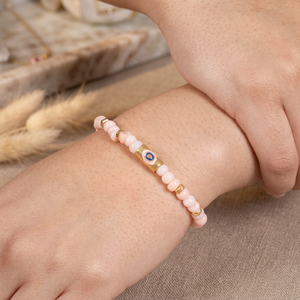 Bracelet extensible en opale rose avec breloque œil porte-bonheur et émail rose et bleu, en argent, de la marque Silver Export House - Product Image 2