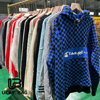 F3 Vêtements d'occasion de marque en gros : Sweats à capuche tendance internationaux, tailles mixtes, lots abordables pour friperies