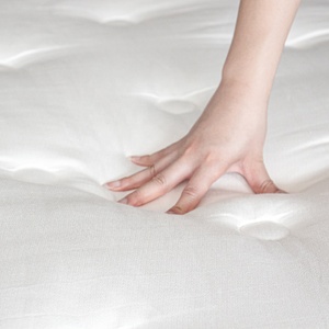 Confort inégalé Soulagement de la pression Respirabilité Sans produit chimique Retardateur de feu <span class=keywords><strong>Matelas</strong></span> <span class=keywords><strong>en</strong></span> <span class=keywords><strong>laine</strong></span> naturelle plus sain pour un sommeil profond - Product Image 4