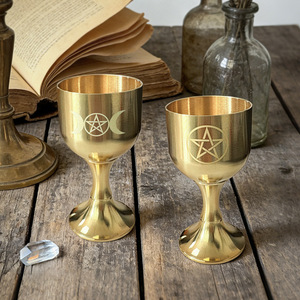 <span class=keywords><strong>Calice</strong></span> in Ottone, Bicchiere per Vino, <span class=keywords><strong>Calice</strong></span> in Metallo per Liquori e <span class=keywords><strong>Acqua</strong></span>, Coppa Intagliata a Tema, Strumento Rituale Inciso per Wicca e Stregoneria - Product Image 3