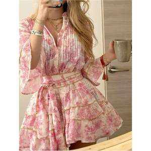 Robe courte à volants floraux personnalisée pour femmes, col en V, manches 3/4, robe décontractée bohème pour les vacances - Product Image 2