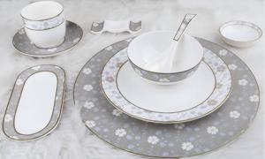Service de table de luxe en porcelaine fine 45% de haute qualité, motif floral bleu-gris, avec bordure dorée à la main, pour hôtels, mariages, traiteurs et banquets - Product Image 1