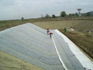 Revêtement d'argile géosynthétique de bentonite de prix usine GCL imperméable pour la décharge de sous-sol - Product Image 6
