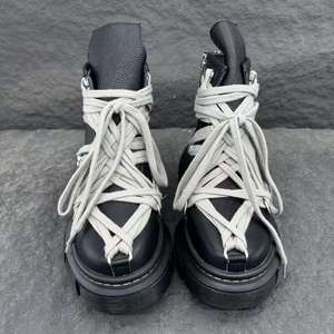 Botas cortas de caña alta, elegantes y cómodas, de cuero de alta calidad, aptas para hombres y mujeres, para uso casual y deportivo. - Product Image 3