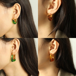 Pendientes de aro geométricos en forma de U de resina para mujer, joyería de moda para fiesta, aleación de zinc, color verde y marrón - Product Image 4