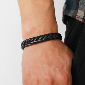 Pulsera <span class=keywords><strong>de</strong></span> cuero trenzado con cierre <span class=keywords><strong>de</strong></span> metal <span class=keywords><strong>de</strong></span> <span class=keywords><strong>caballero</strong></span> personalizada para hombres - Product Image 3