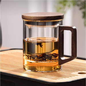 Taza de té de vidrio transparente con tapa y asa de madera para preparar té, uso en oficina - Product Image 3