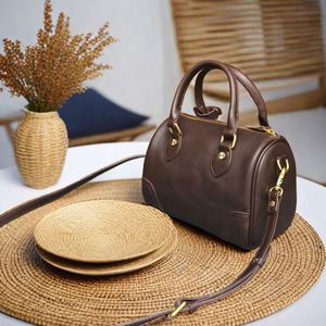 Bolso Boston de Estilo Vintage Hecho a Mano, Forma Cilíndrica, Piel de Vacuno de Primera Calidad, Curtido Vegetal, Color Café, Negro, para Llevar al Hombro o Cruzado - Product Image 3
