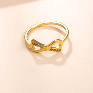 Nuevo Anillo Unisex de Acero Inoxidable con Baño de Oro Real, Estilo Coreano, con Lazo Hueco y Diamantes Incrustados, Venta al Por Mayor - Product Image 1